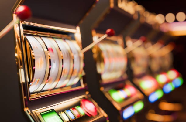 Fa Cai Shen Deluxe slot game interface showing five reels with fortune-themed symbols